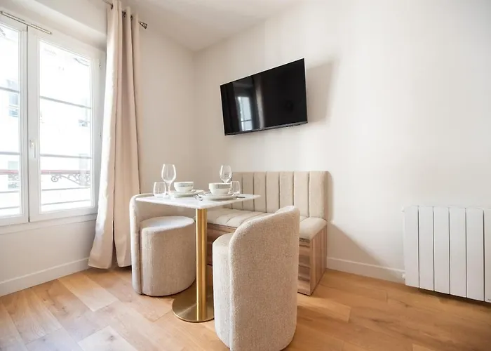 Charming Parisian Flat By Champs Elysées * París