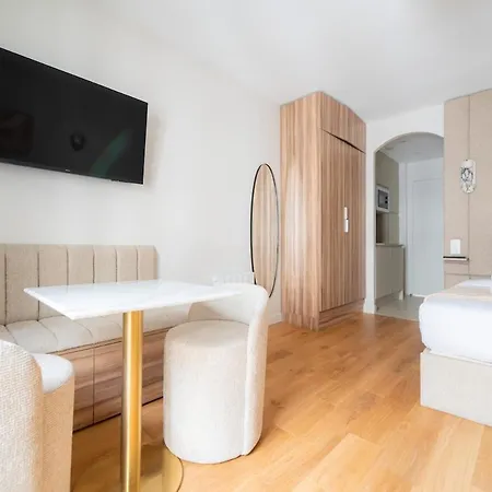 Charming Parisian Flat By Champs Elysées Apartamento París