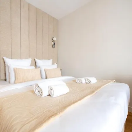 Charming Parisian Flat By Champs Elysees Daire