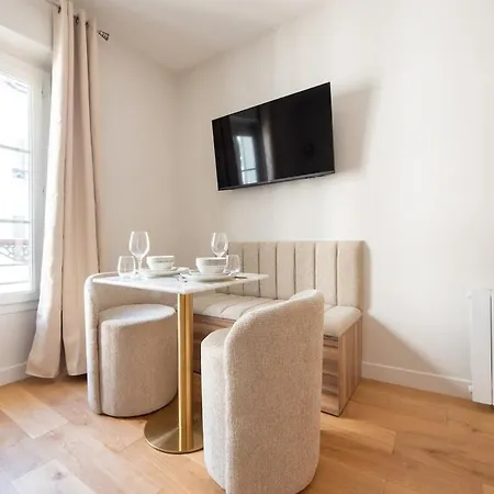Charming Parisian Flat By Champs Elysées * París